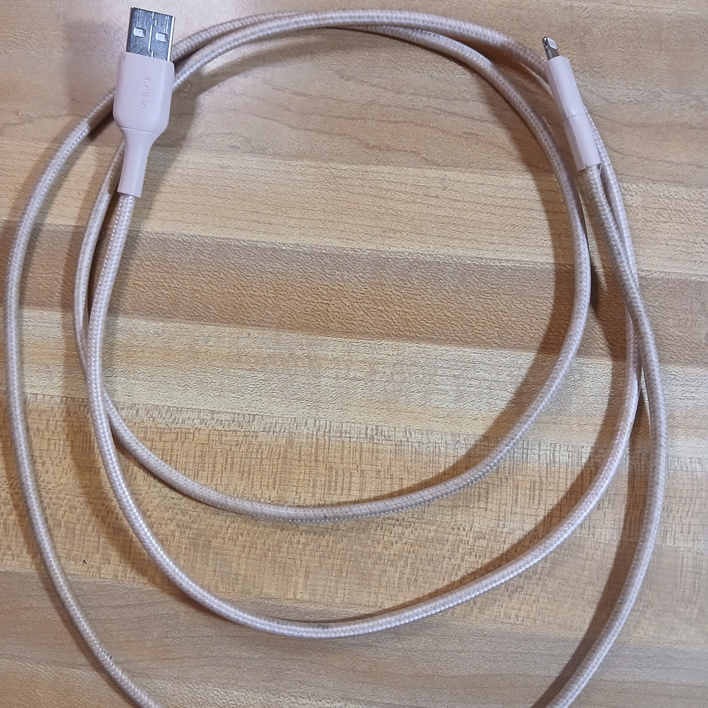 Belkin Beige USB Charging Cable‎